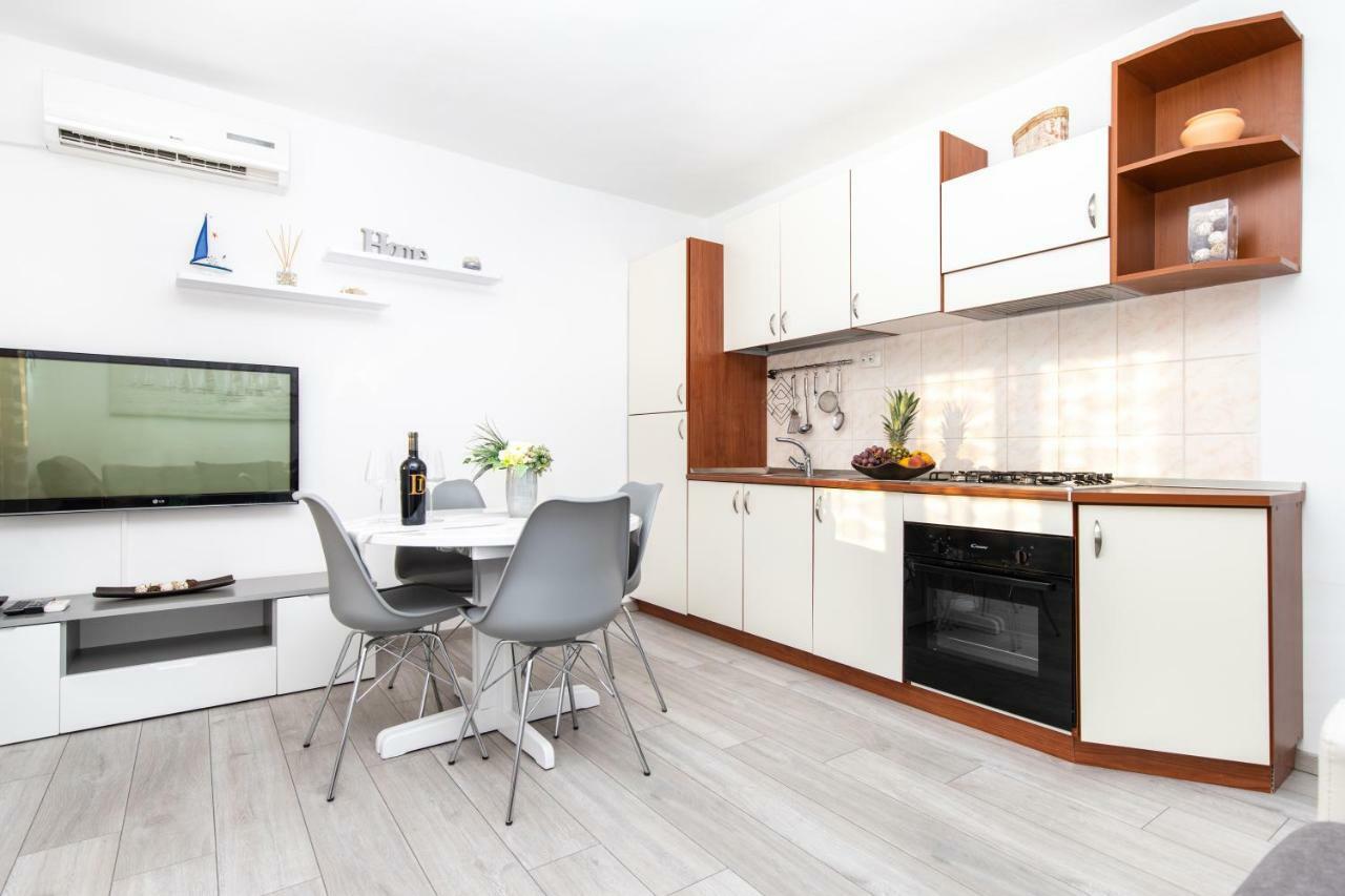 Апартаменты Apartman Topic Каштела Экстерьер фото