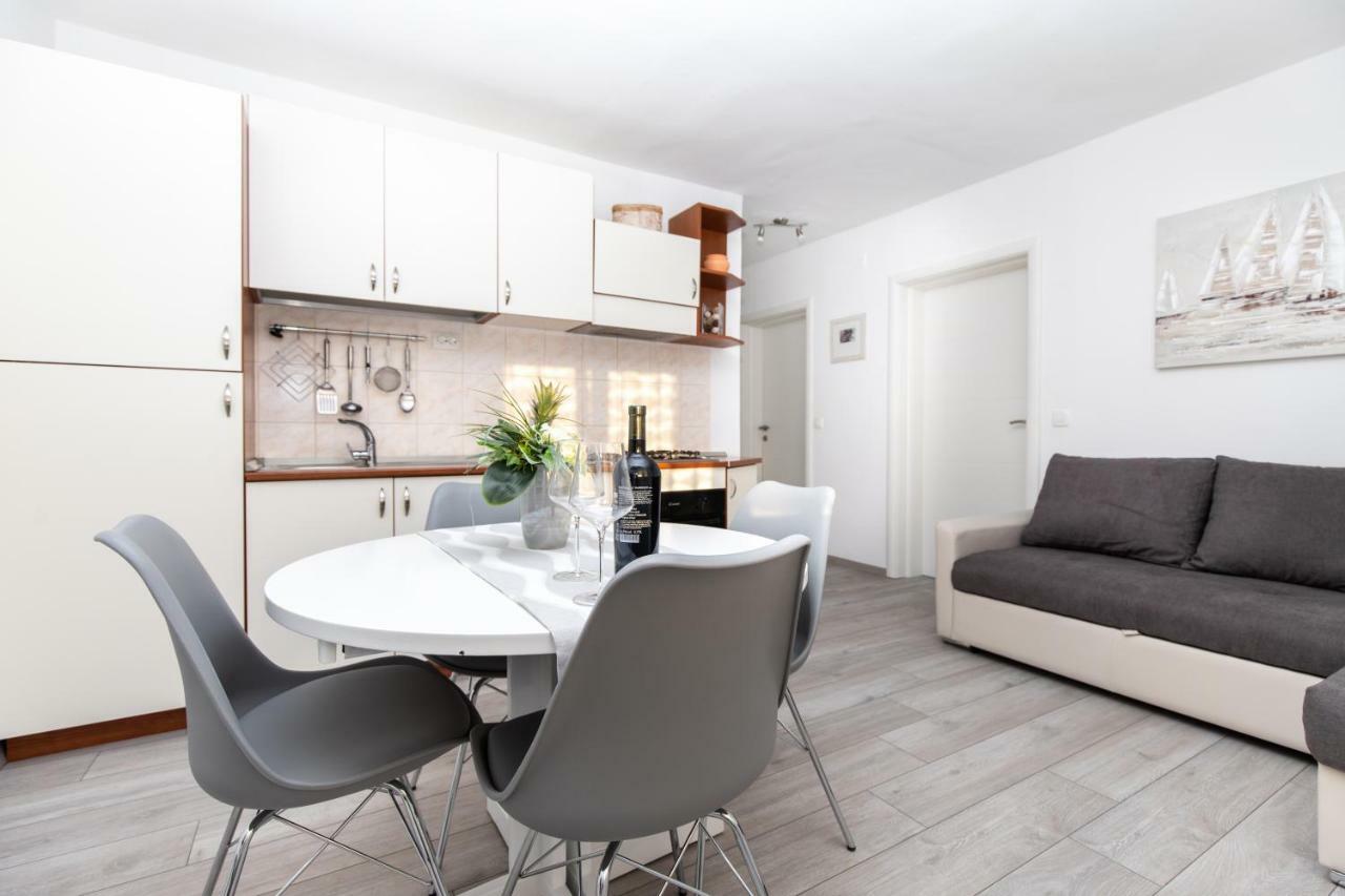 Апартаменты Apartman Topic Каштела Экстерьер фото